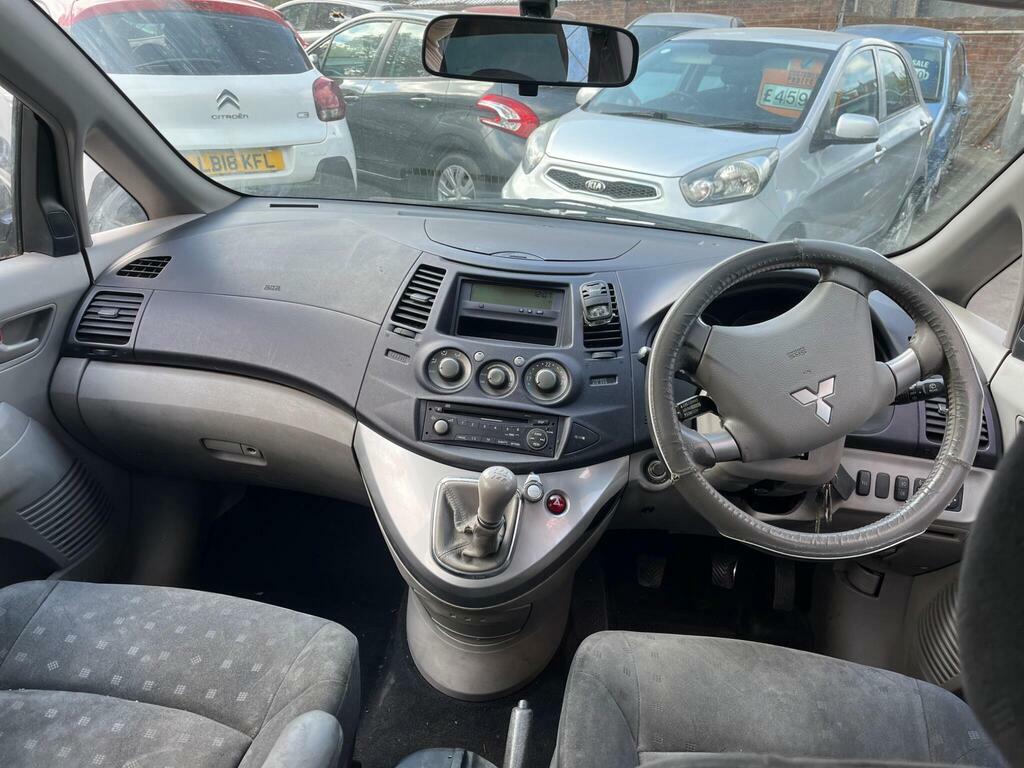 Mitsubishi Grandis Equippe Silver #9