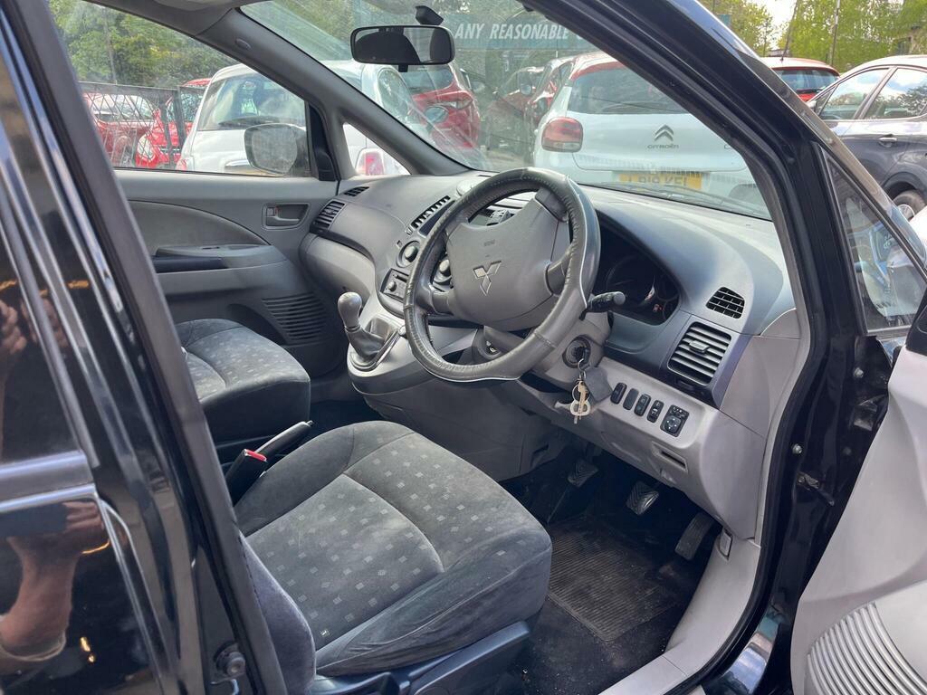 Mitsubishi Grandis Equippe Silver #11