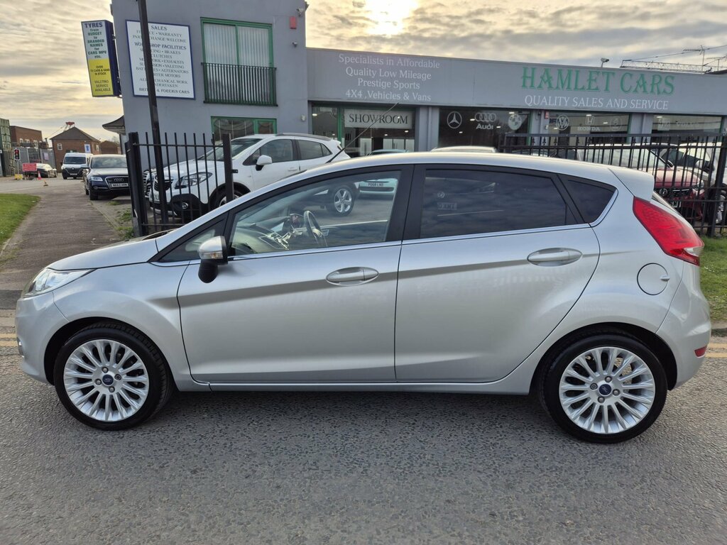 Ford Fiesta 1.4 Titanium Hatchback 130 Gkm Silver