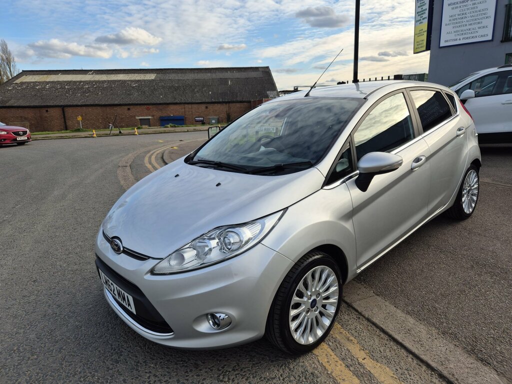 Ford Fiesta 1.4 Titanium Hatchback 130 Gkm Silver #2