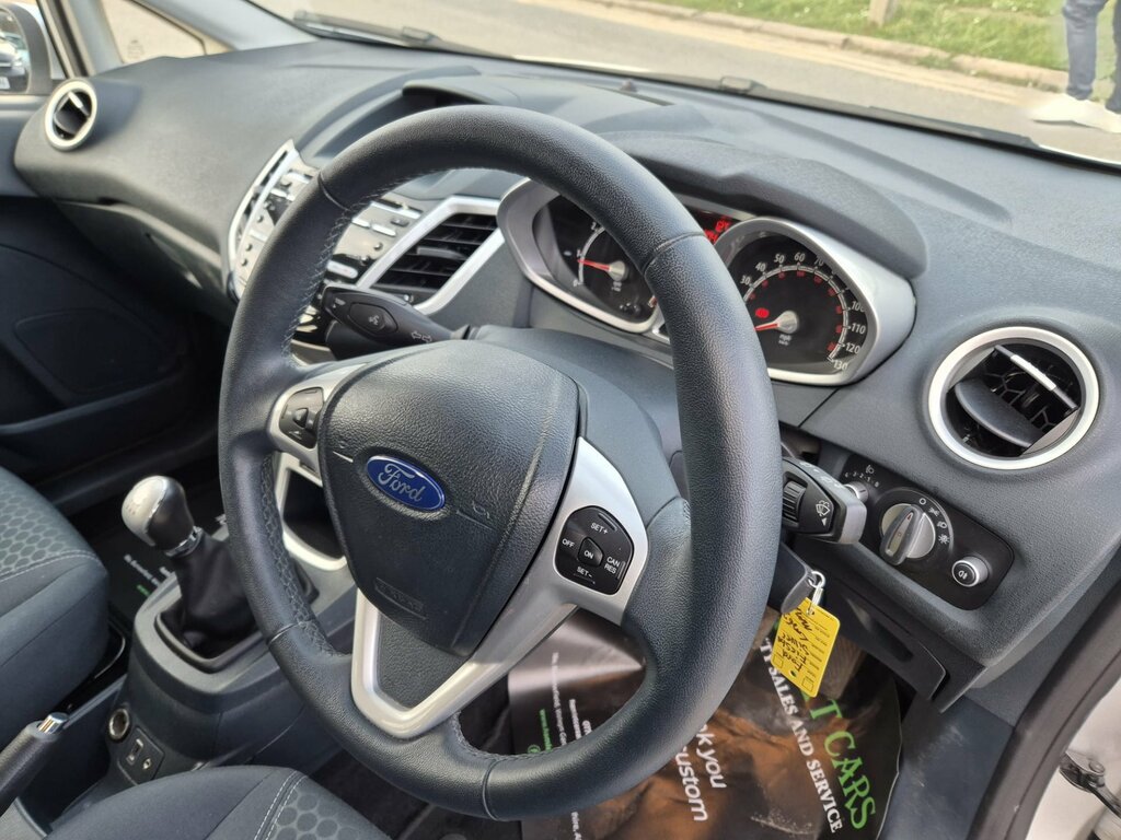 Ford Fiesta 1.4 Titanium Hatchback 130 Gkm Silver #6