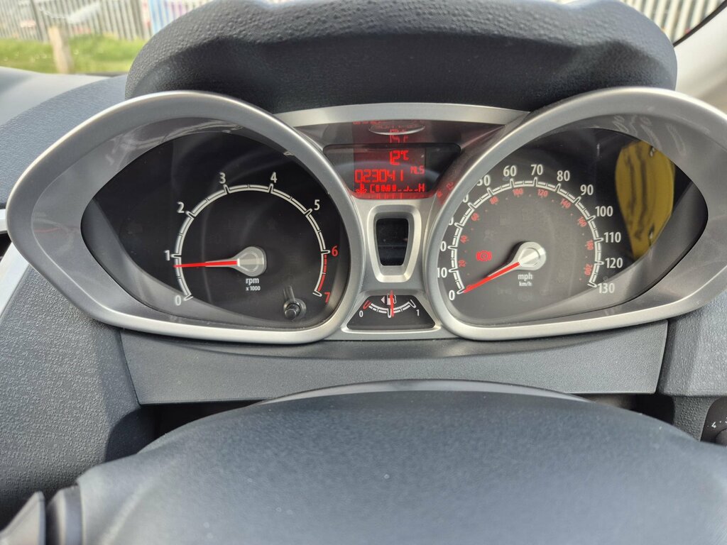 Ford Fiesta 1.4 Titanium Hatchback 130 Gkm Silver #4
