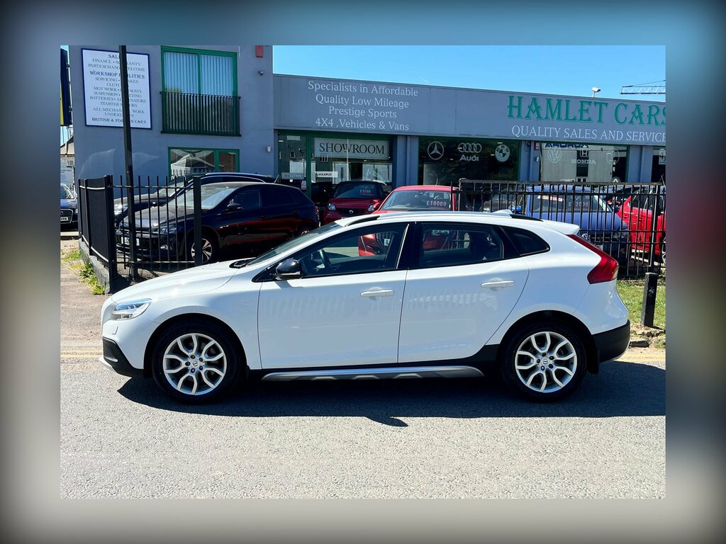 Volvo V40 Cross Country 2.0 D2 Pro Hatchback Euro 6 Ss White #2