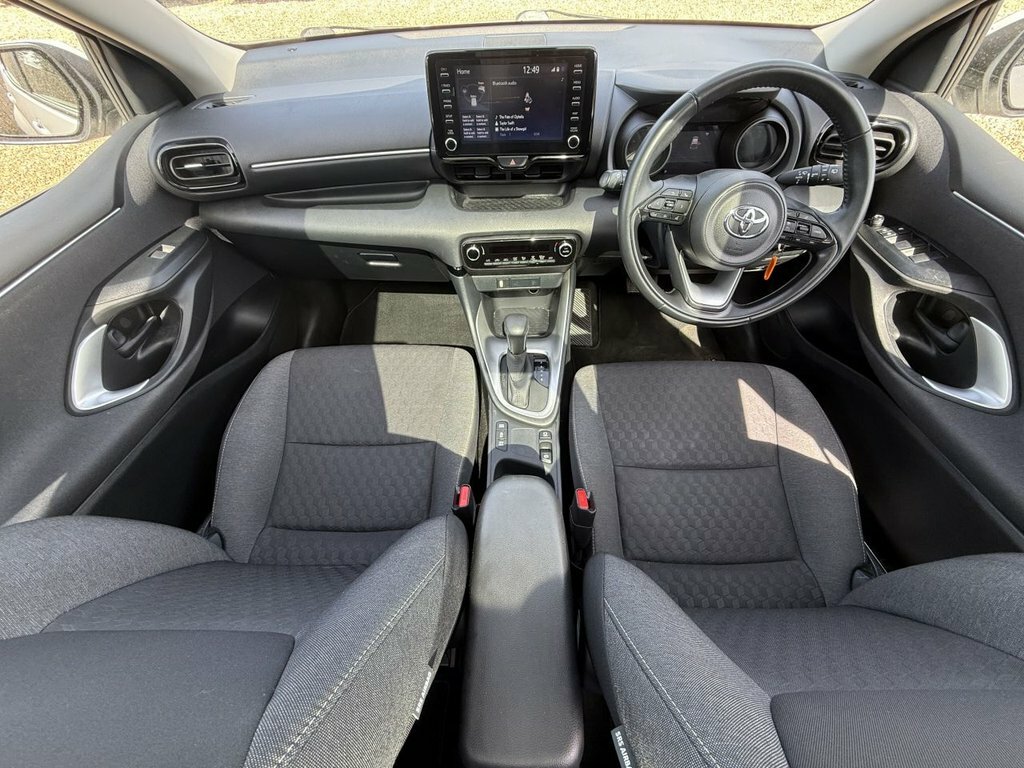 Toyota Yaris 1.5L Design EJ72YBE White #4