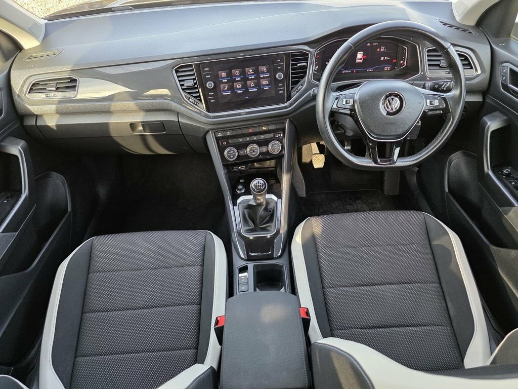 Volkswagen T-Roc 1.6L Sel DH19KUG Black #4