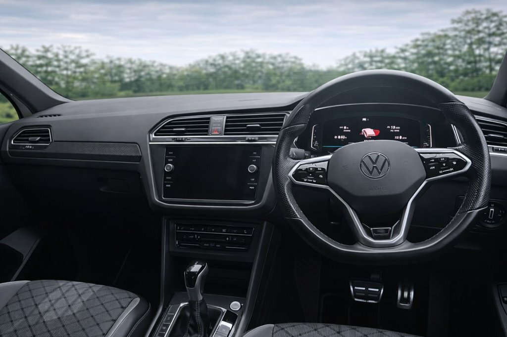 Volkswagen Tiguan 1.5L R-line CU21XZD White #4