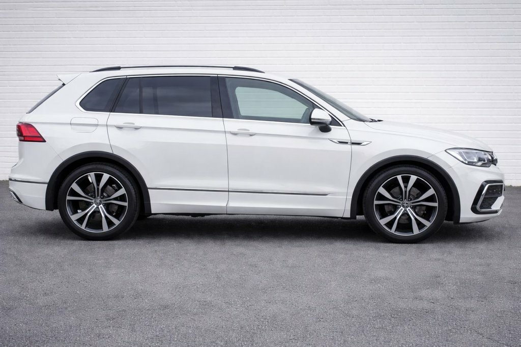 Volkswagen Tiguan 1.5L R-line CU21XZD White #3