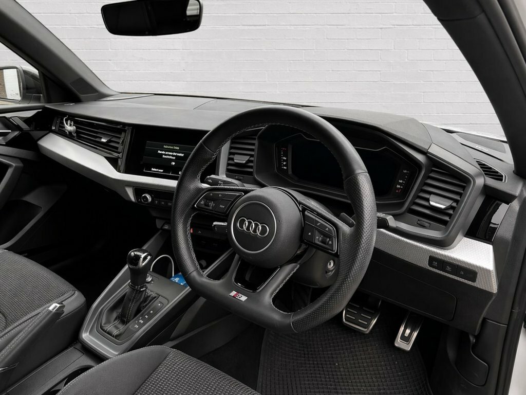 Audi A1 1.5L Black Edition GX72XNT White #4