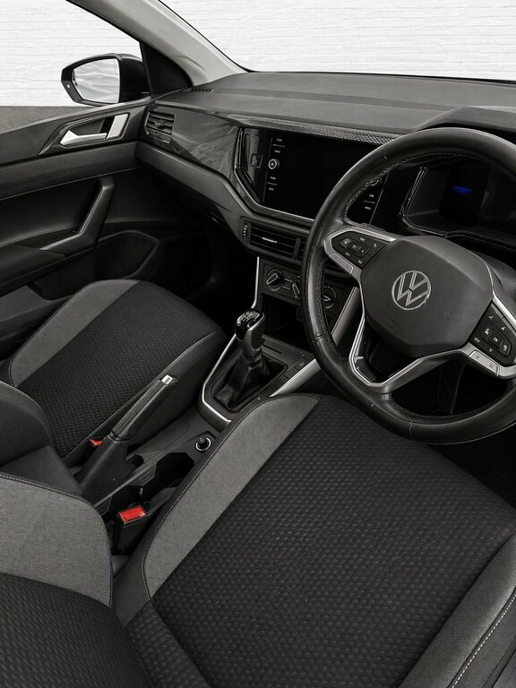 Volkswagen Polo 1L Life EJ24MYW Black #4