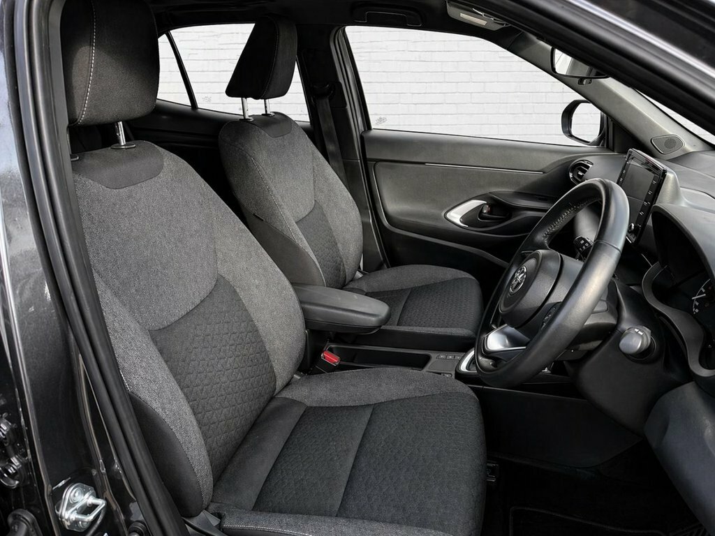 Toyota Yaris Cross 1.5L Design LL73OHP Grey #5