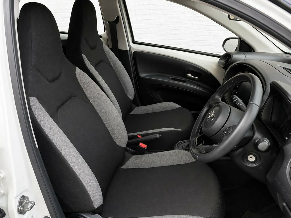 Toyota Aygo X 1L Pure BK22NJE White #5
