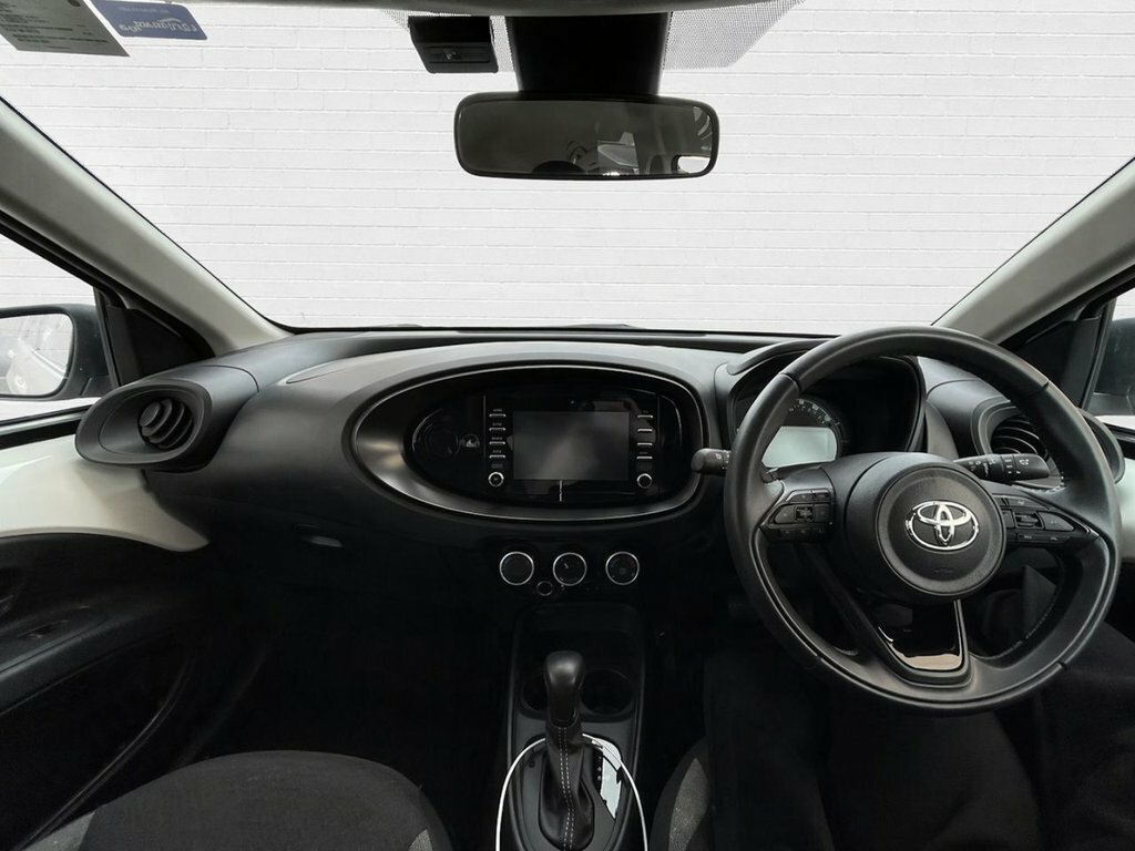 Toyota Aygo X 1L Pure BK22NJE White #4