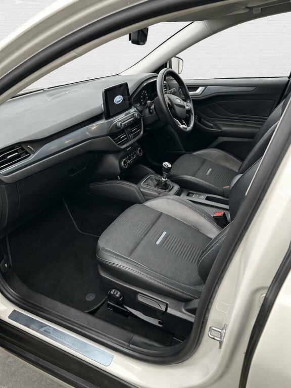 Ford Focus 1L Active X GV20MMK White #4