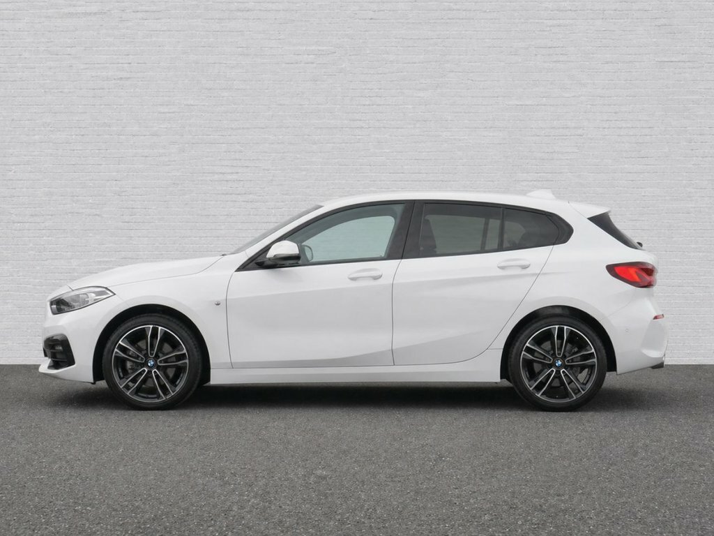 BMW 1 Series 2L Sport YJ21UOO White #3
