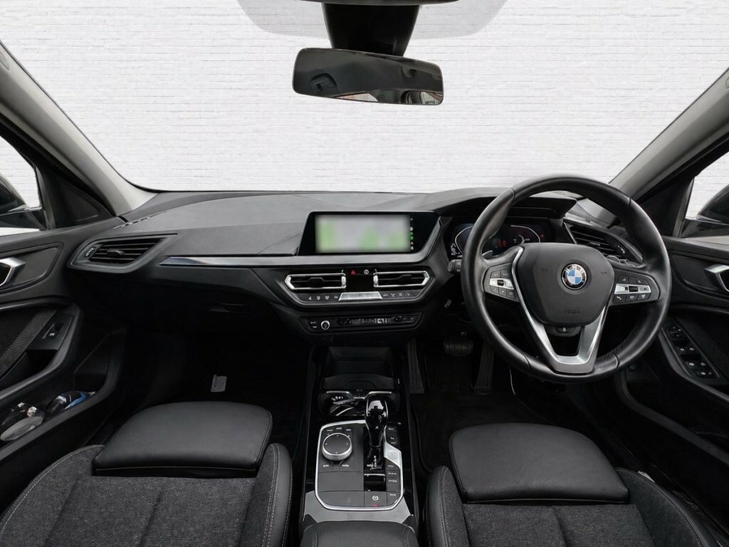 BMW 1 Series 2L Sport YJ21UOO White #4