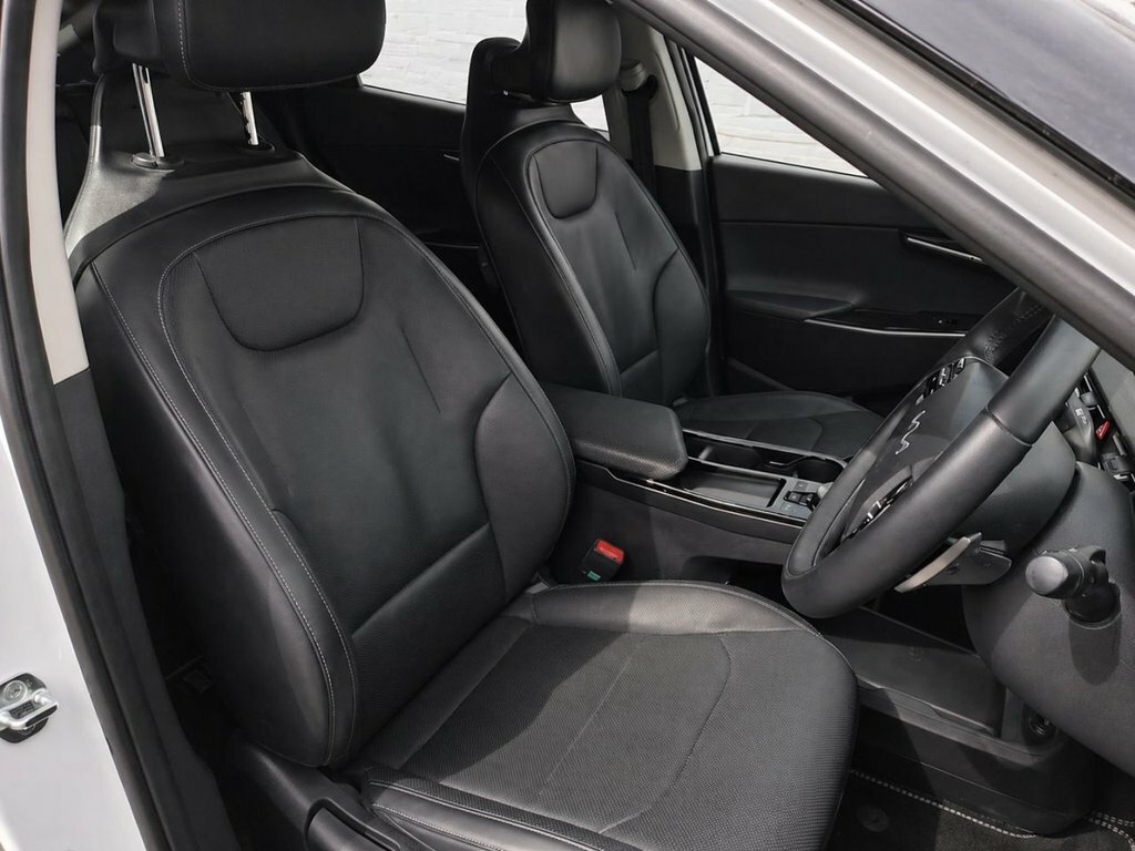 Kia EV6 Hatchback LX22UCC White #5