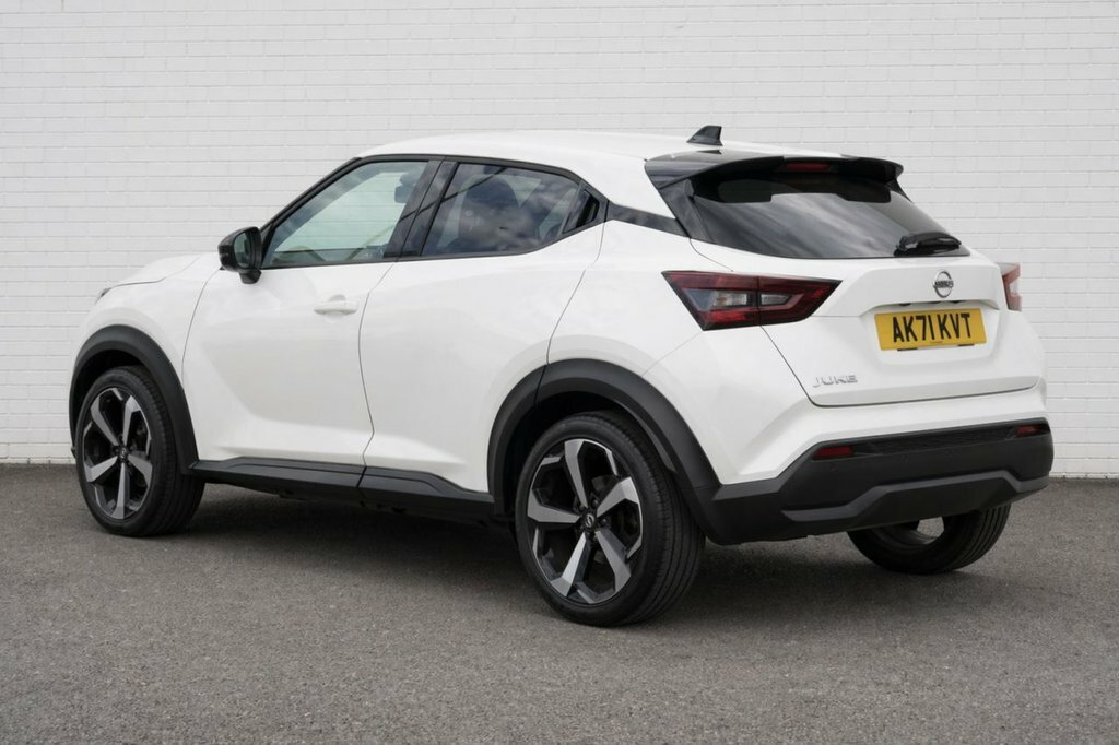 Nissan Juke 1L Tekna AK71KVT White #2