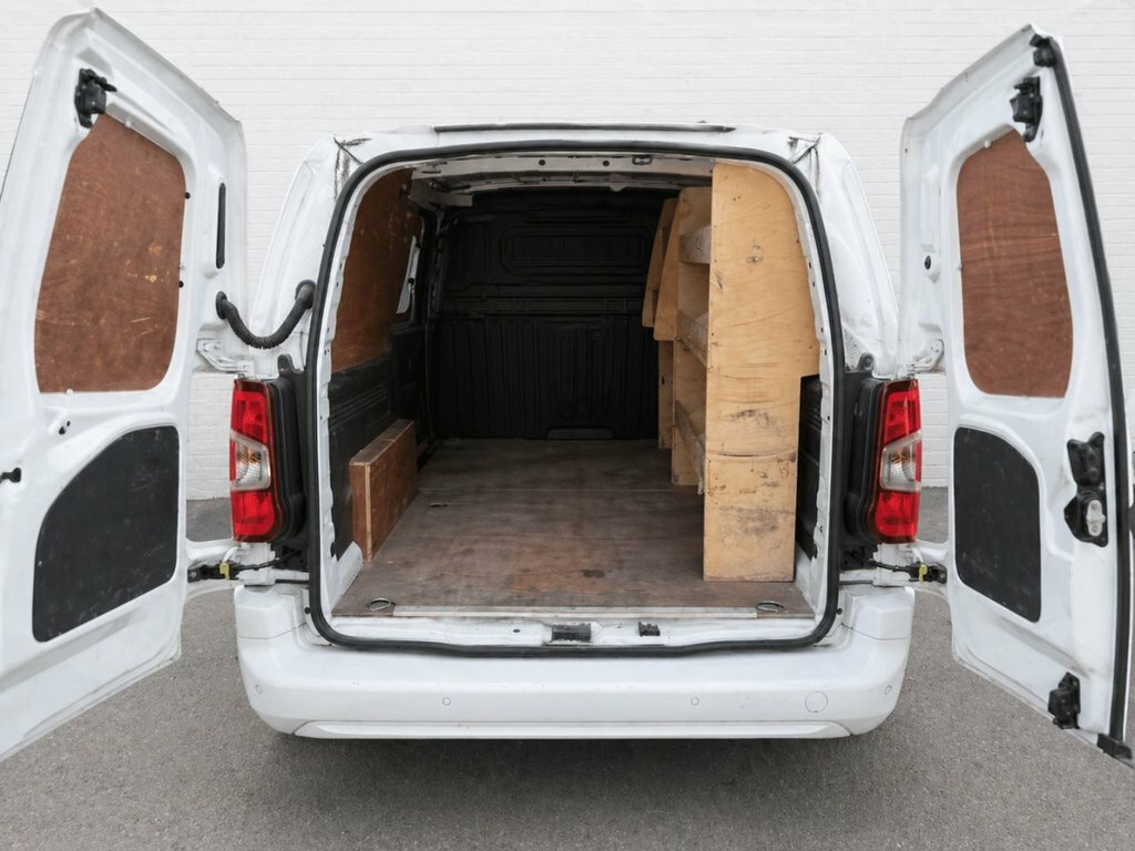 Vauxhall Combo 1.5L Sportive DP70AOT White #4