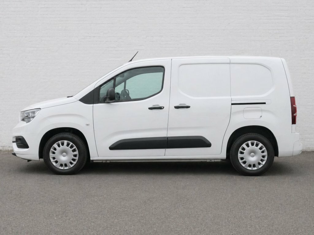 Vauxhall Combo 1.5L Sportive DP70AOT White #3
