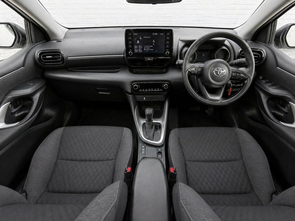 Toyota Yaris 1.5L Design AO22YHG White #4