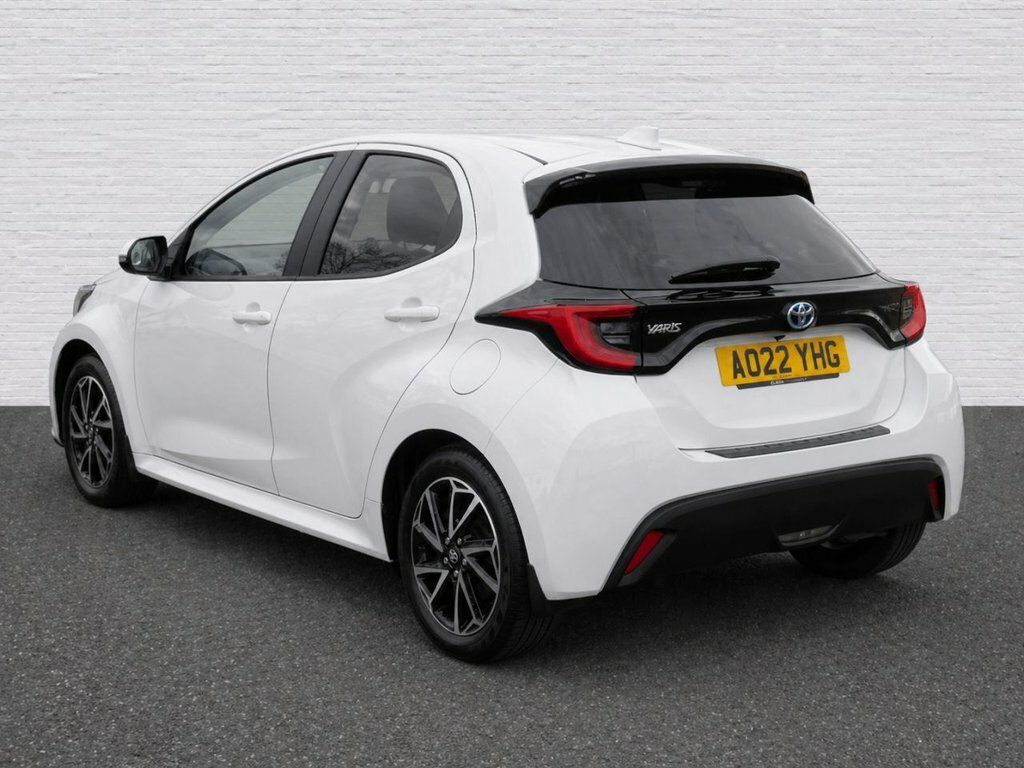Toyota Yaris 1.5L Design AO22YHG White #3