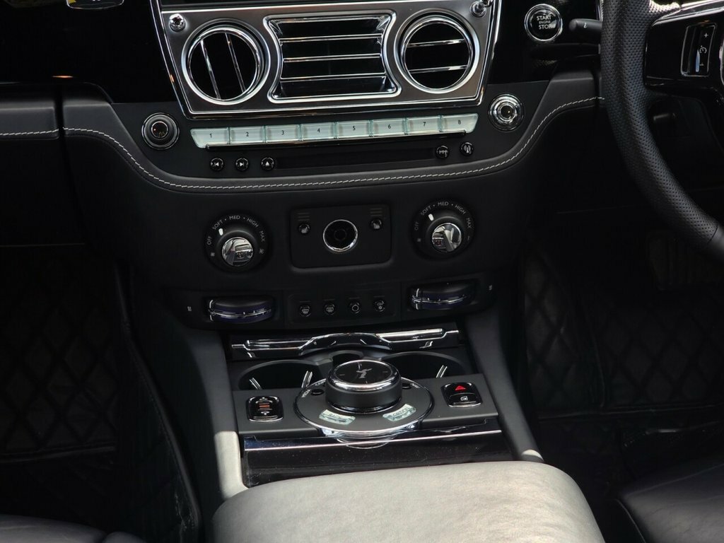 Rolls-Royce Ghost V12 Ewb White #24