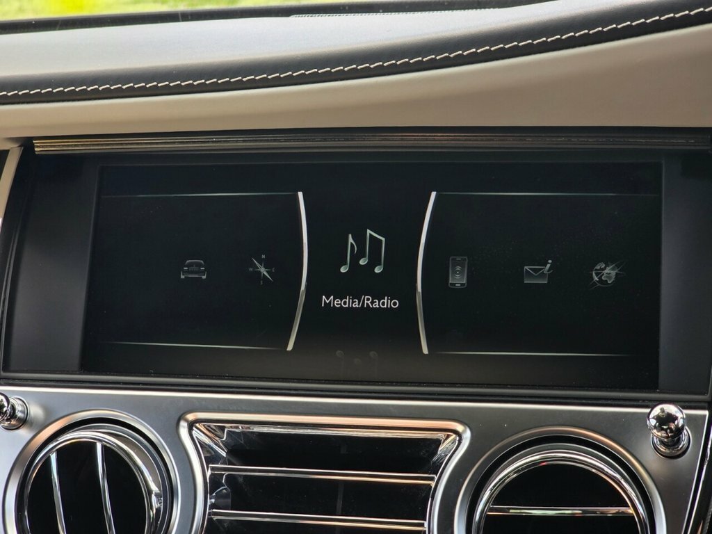 Rolls-Royce Ghost V12 Ewb White #35