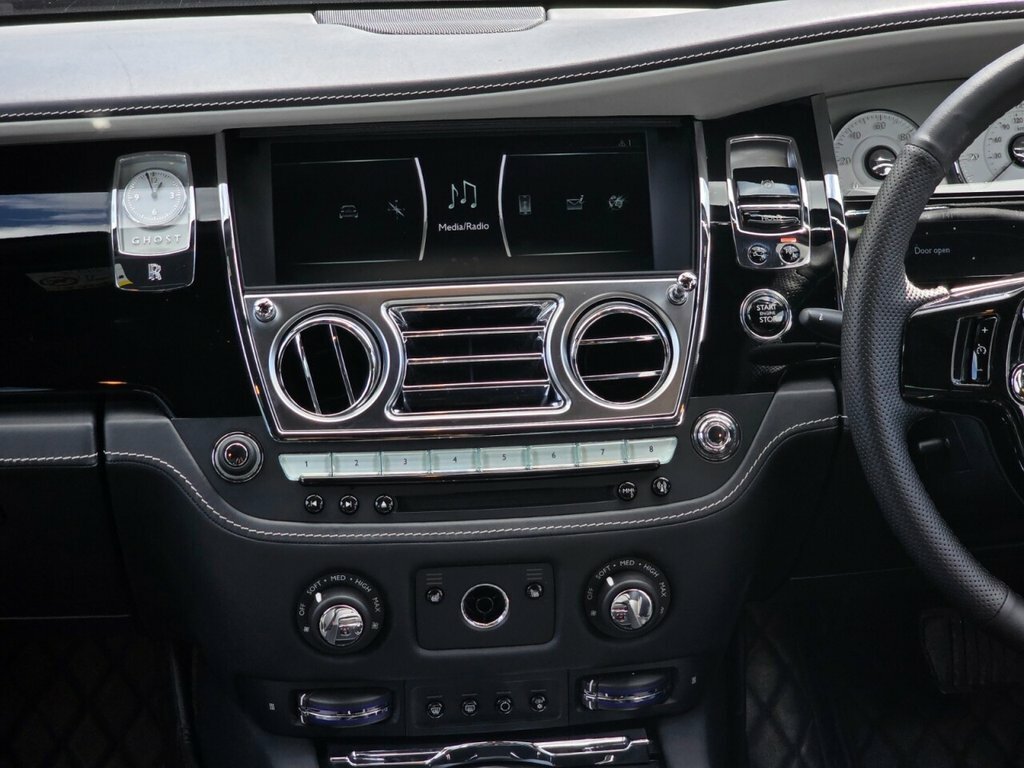 Rolls-Royce Ghost V12 Ewb White #26
