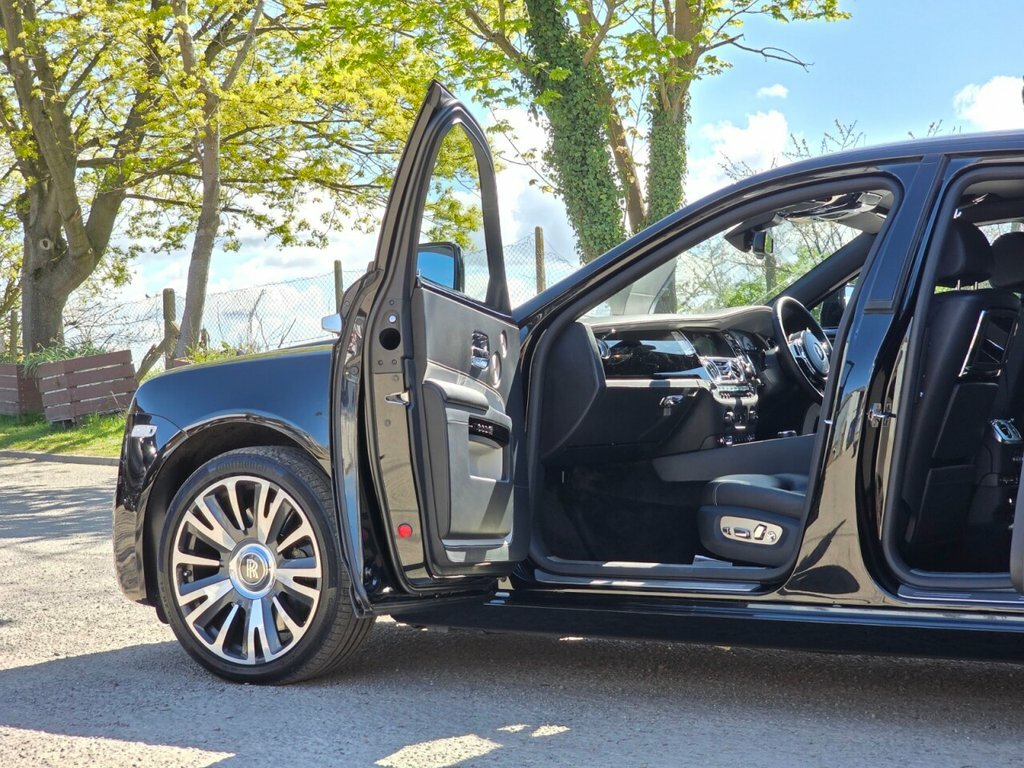 Rolls-Royce Ghost V12 Ewb White #13