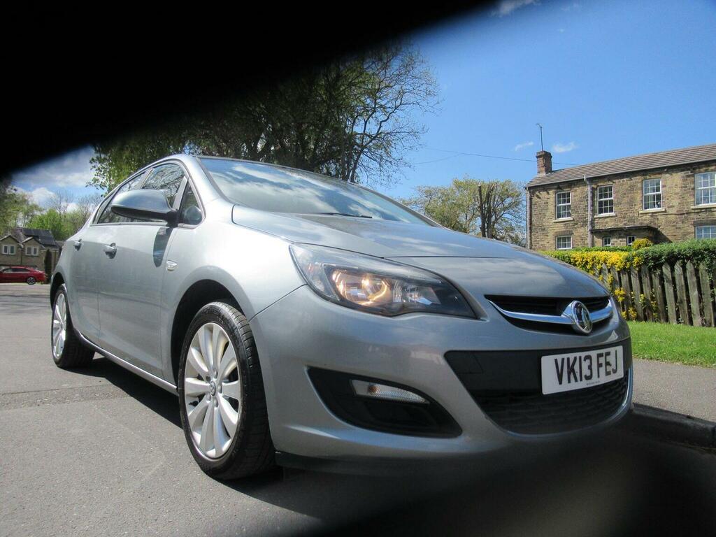 Vauxhall Astra Hatchback 1.4 16V Exclusiv Euro 5 201313 Silver