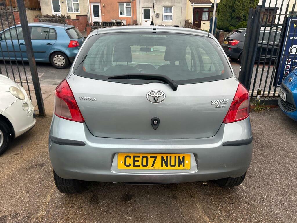 Toyota Yaris 1.3 Vvt-i Zinc Silver #5