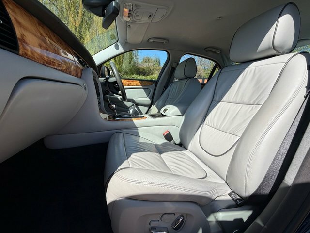 Jaguar XJ Saloon White #25