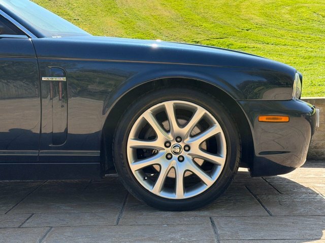 Jaguar XJ Saloon White #9