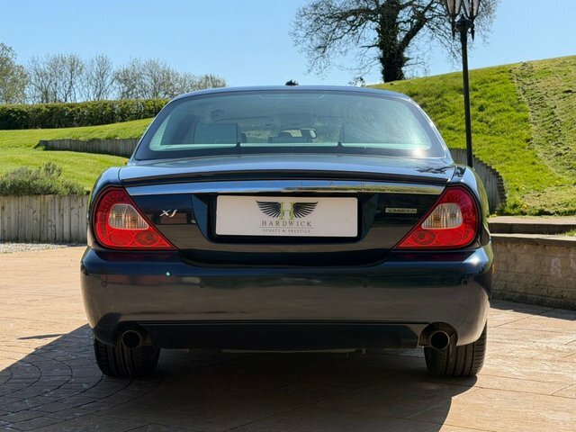 Jaguar XJ Saloon White #8