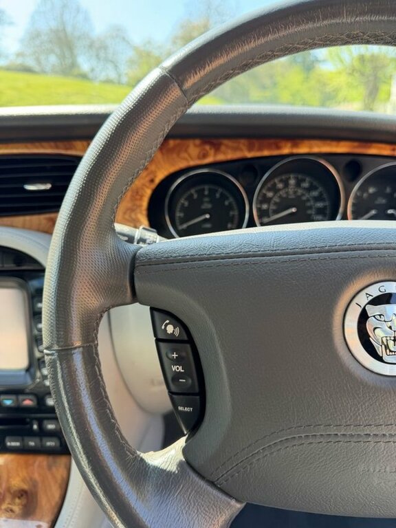 Jaguar XJ Saloon White #12