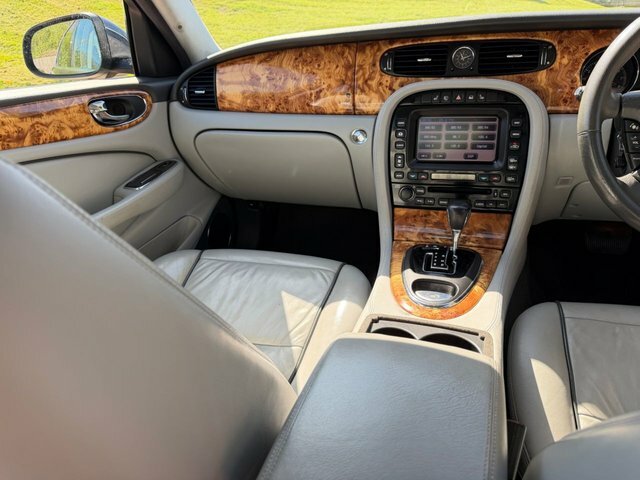 Jaguar XJ Saloon White #20