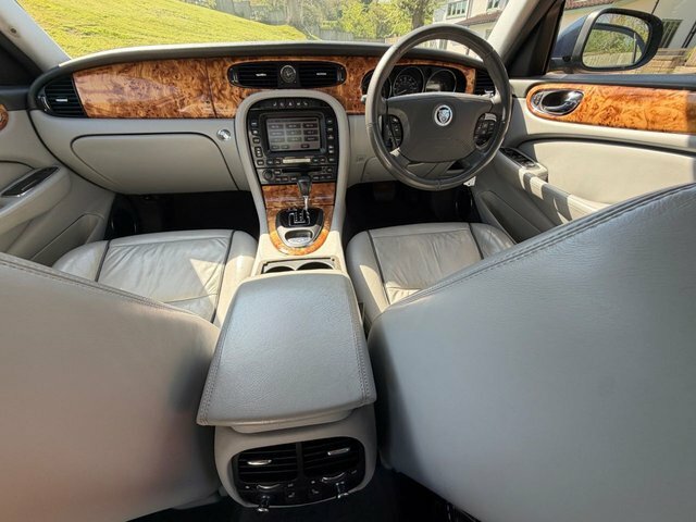 Jaguar XJ Saloon White #19