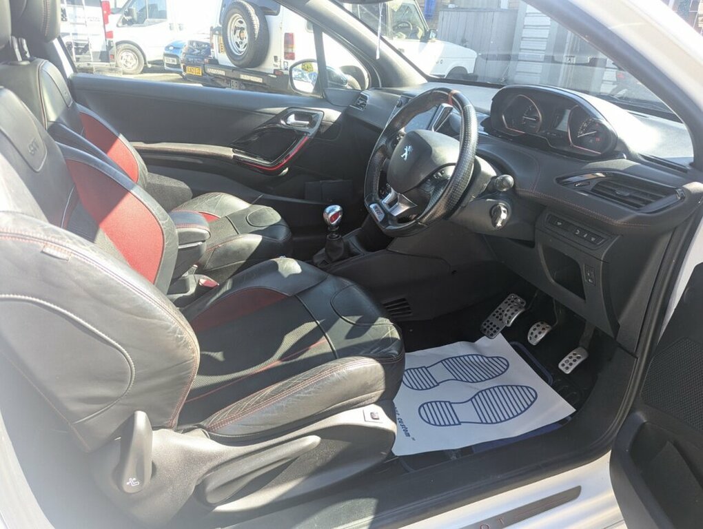 Peugeot 208 1.6L Gti Prestige KO17UGT White #4