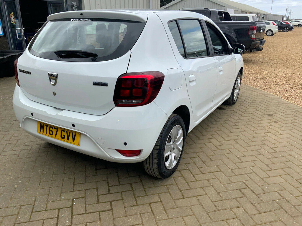 Dacia Sandero 0.9 Tce Laureate Hatchback MT67GVV White #6