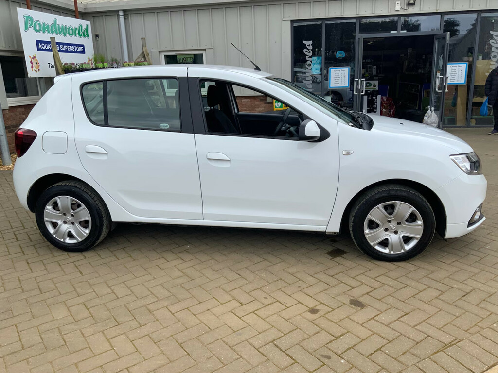 Dacia Sandero 0.9 Tce Laureate Hatchback MT67GVV White #2