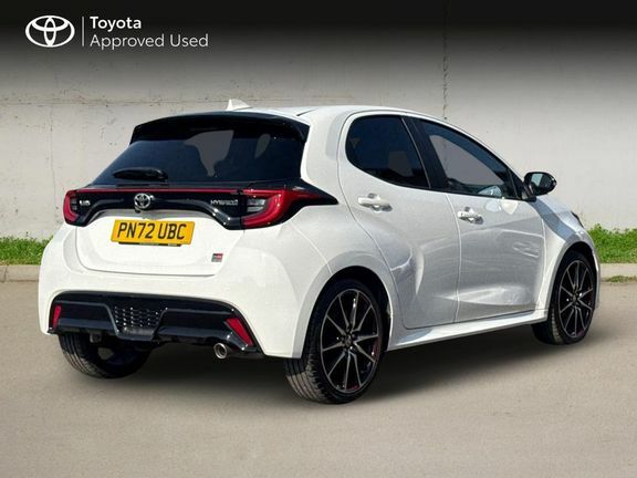 Toyota Yaris Gr Sport PN72UBC White #2