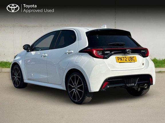 Toyota Yaris Gr Sport PN72UBC White #4