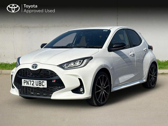 Toyota Yaris Gr Sport PN72UBC White #3