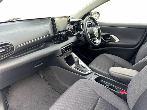 Toyota Yaris Design PL73VUE Silver #5