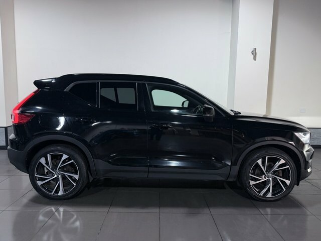 Volvo XC40 2.0 D4 R-design Pro Suv Awd Euro 6 YX69HSV Black #3