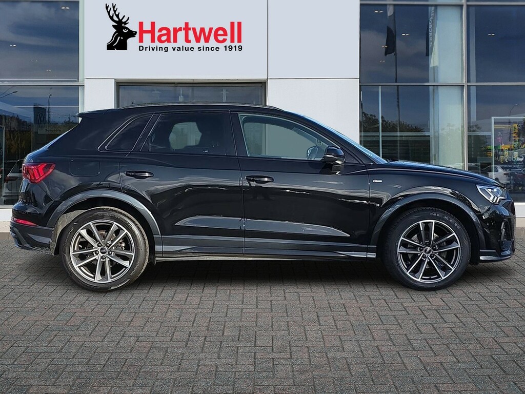 Audi Q3 1.5 Tfsi Cod 35 Black Edition Suv S Tro RJ22NKH Black #2