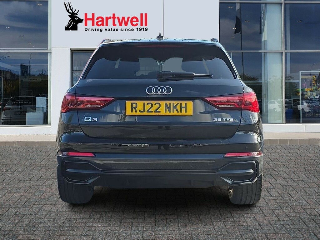 Audi Q3 1.5 Tfsi Cod 35 Black Edition Suv S Tro RJ22NKH Black #4