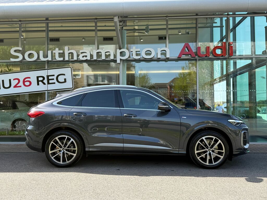 Audi Q5 Launch Edition HF75OXM Black #2