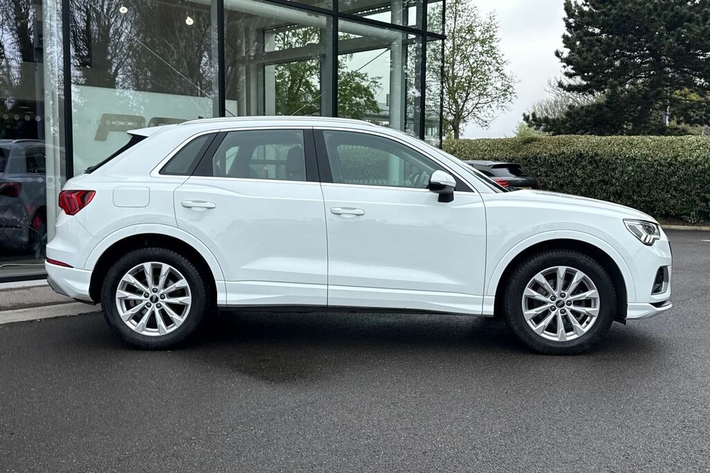 Audi Q3 Sport Black #2