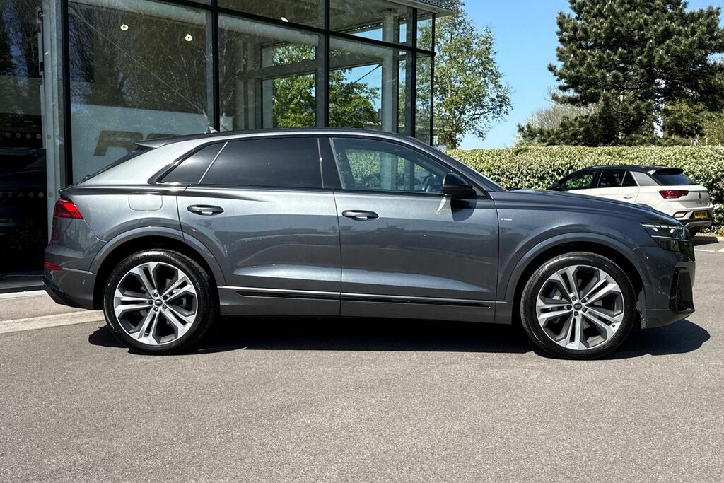Audi Q8 Black Edition Black #2